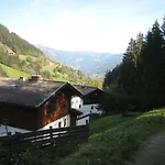 Ski-in / Ski-out Chalet Kriekels by Alpen Apartments