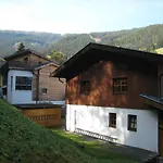 Ski-in / Ski-out Chalet Kriekels by Alpen Apartments