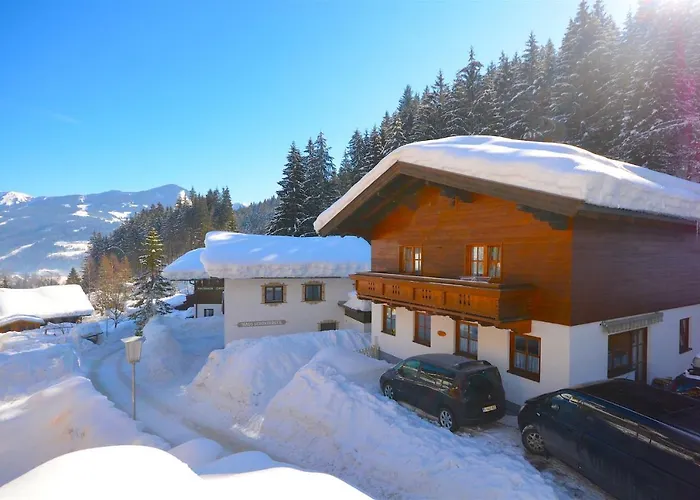 Ski-in / Ski-out Chalet Kriekels by Alpen Apartments